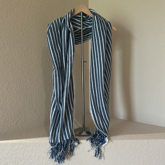 Like NEW Banana Republic Striped Scarf - Picture 1 of 4